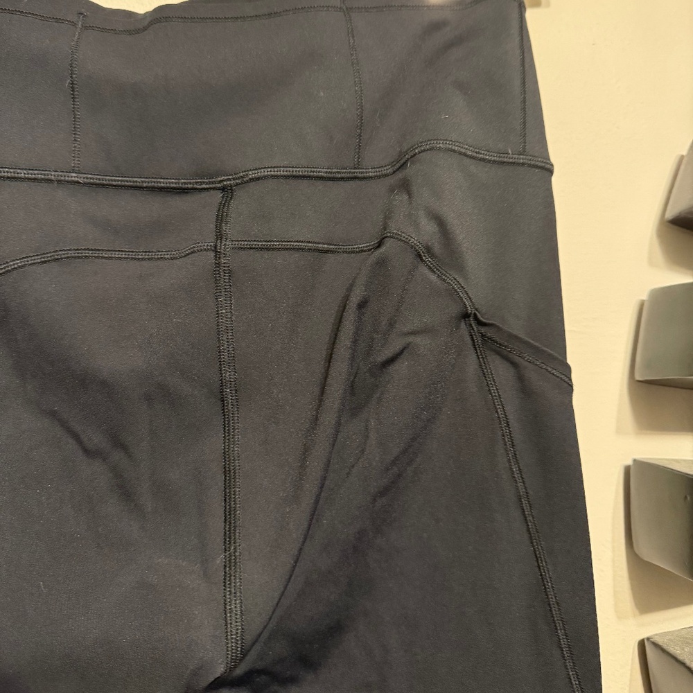 Lululemon Black Cropped Leggings with Pockets Size 10 - Picture 8 of 12